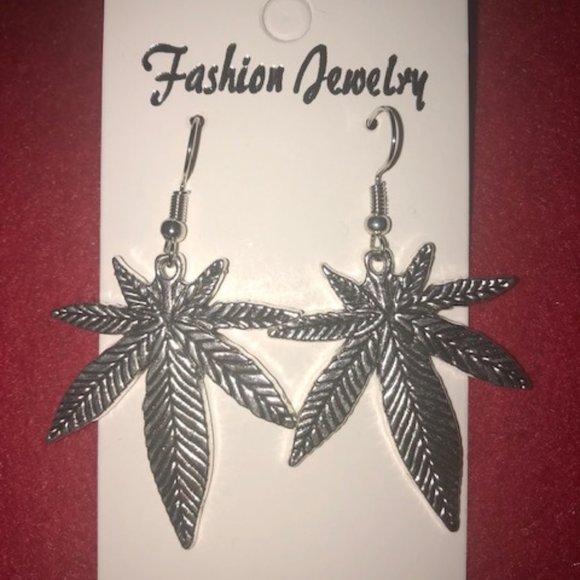 Vintage #420 Earrings - Picture 3 of 8